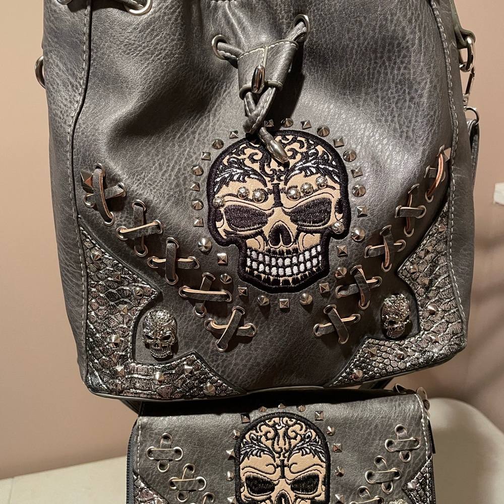 CCW Ladies Gray Skull Embellished Women's Bag and matching wristlet wallet 💀